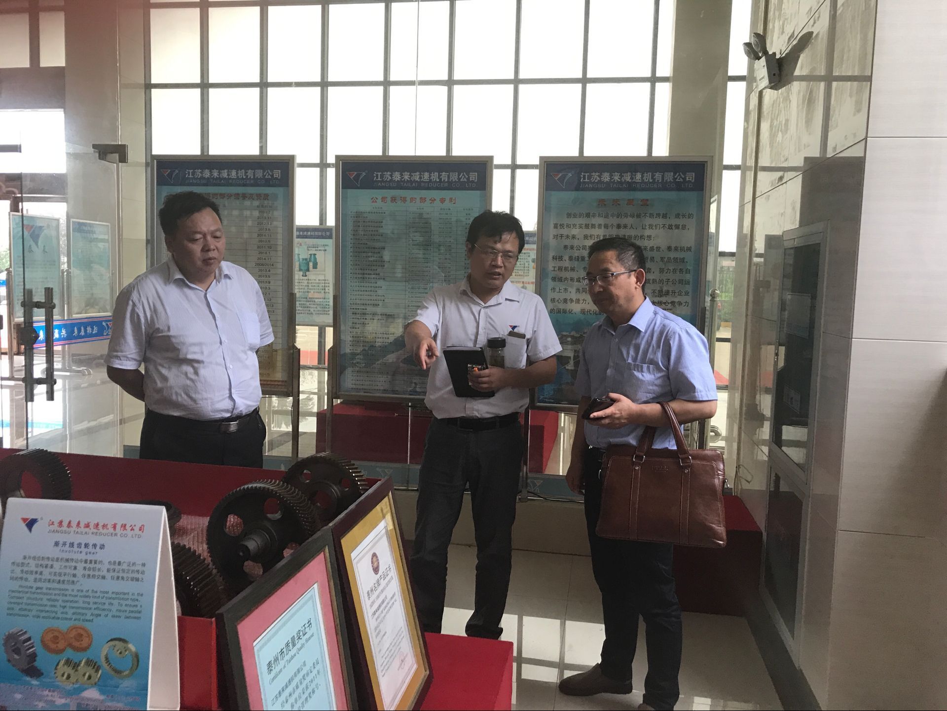 8月29日，南京航天航空大学周飞教授来公司考察科技创新项目